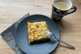 Kaffeegedeck mit einem Stück Apfelkuchen und einer Tasse Kaffee | © Stadt Bad Rappenau