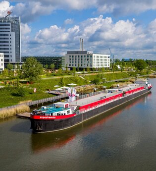 KI-Festival auf schwimmender Wissenswelt MS experimenta | © Verwendung nur im Rahmen redaktioneller Berichterstattung über die experimenta Heilbronn gestattet. Quelle: experimenta gGmbH