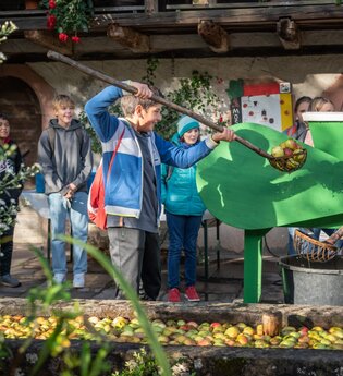 Kinderaktion zum Apfeltag in Eberbach | © Schwarzwälder Freilichtmuseum Vogtsbauernhof