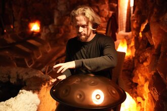 Klangmeditation in der Salzgrotte mit Handpan. | © Solbad Schwäbisch Hall GmbH