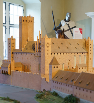 Ein Modell der Burg Rehden im Ausstellungsraum des Museums | © Björn Hänssler