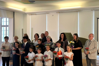 Schüler/innen und Dozententeam des Schwetzinger Klavierstudios Worm-Sawosskaja für begabte Kinder und Jugendliche. | © Klavierstudio Worm-Sawosskaja