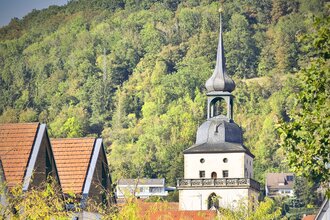 Blick auf die Innenstadt Künzelsau mit der Johanneskirche im Hintergrund. | © Touristikgemeinschaft Hohenlohe e. V. | Andi Schmid