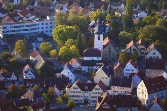 Luftaufnahme Kupferzell Ortskern (Häuser, Kirche) | © Touristikgemeinschaft Hohenlohe | Andi Schmid