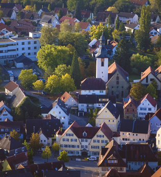 Luftaufnahme Kupferzell Ortskern (Häuser, Kirche) | © Touristikgemeinschaft Hohenlohe | Andi Schmid
