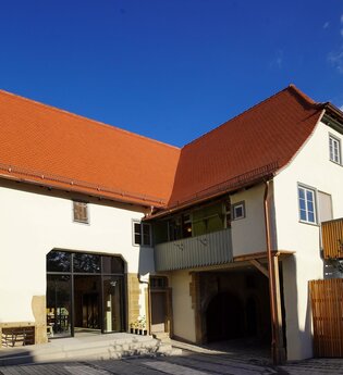 Innenhof mit Museumscafeteria | Hölderlinhaus Lauffen a.N. | HeilbronnerLand