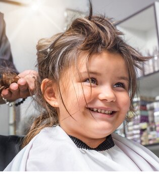 Lesen, lachen, Haare machen! | © valerianaphotos