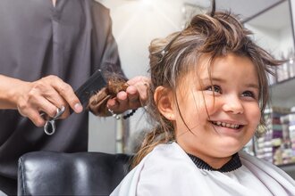 Lesen, lachen, Haare machen! | © valerianaphotos