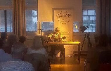 Lesung mit Musik und Wein