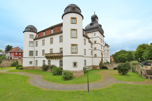 Außenansicht Schloss Pfedelbach mit Hofgarten | © Touristikgemeinschaft Hohenlohe e.V. | Andi Schmid