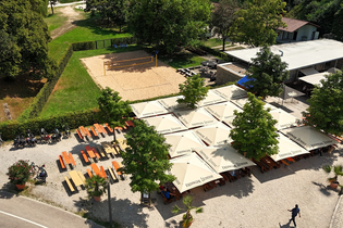 Luftaufnahme mit Blick auf den Biergarten am Kocher | © Touristikgemeinschaft Hohenlohe e.V. | Biergarten am Kocher, Künzelsau