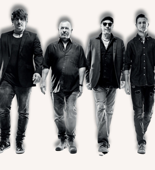 Die Bandmitglieder von X-FRIENDS in Schwarz Weiß | © Touristikgemeinschaft Hohenlohe e.V. | Michael Wendler, Hoftheater Öhringen