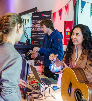 Maker Faire Heilbronn | © Verwendung nur im Rahmen redaktioneller Berichterstattung über die experimenta Heilbronn gestattet. Quelle: experimenta gGmbH