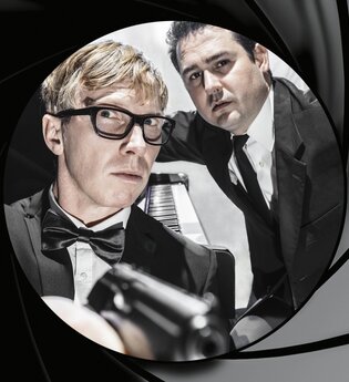 Mr. Bond - Die Hoffnung stirbt zuletzt | © Kalle Kalmbach