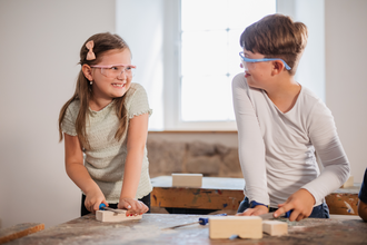 Mutig, glänzend, geschmückt und geschützt