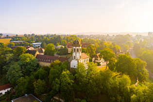 Luftaufnahme Stift Sunnisheim bei Sonnenaufgang