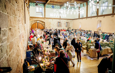 Besucher beim Ostereiermarkt in der Stadthalle Maulbronn | © JUERGEN FRANKE  Fotografie