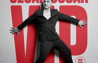 Özcan Cosar "VIP" | © Foto: Boris Breuer - Artwork: Pilaupictures.com