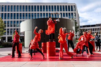 Performance macht:platz- Kollektiv Mütterkünste