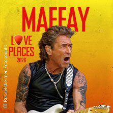 Musiker mit Gitarre vor gelb-orangefarbenem Hintergrund, Text: Maffay Love Places 2026. | © links im Bild