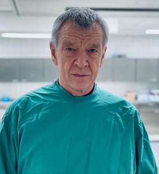 Rechtsmedizin Hautnah: True Crime mit Prof. Dr. Klaus Püschel | © Textonia GmbH