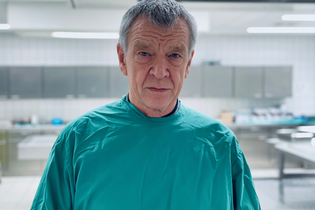 Rechtsmedizin Hautnah: True Crime mit Prof. Dr. Klaus Püschel | © Textonia GmbH