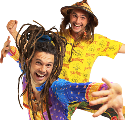 Bild von Rodscha-Tom im Blauen und gelben Kostüm und Dreadlocks bzw Spitzem Hut | © Rodscha-Tom