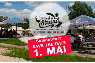 Strandkorb auf Sandfläche, Personen sitzen an Kaffeehaustischen und Biertischen | © Heuchelberg Weingärtner eG