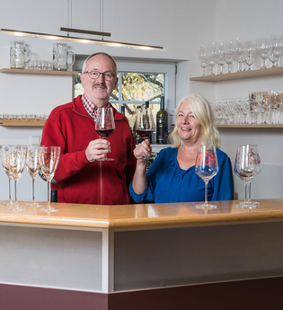 Gaststätte Mönchsberghof | Karin und Walter Schneider | Brackenheim-Dürrenzimmern | © NZT