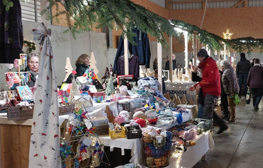 Verkaufsstand beim Adventsmarkt | © Thomas Schmoll, NZT