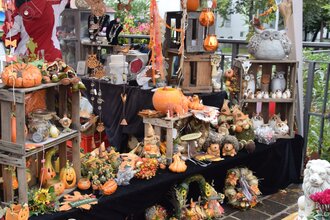 Stand mit herbstlicher Deko auf dem Sinsheimer Herbst