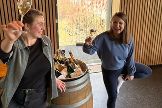 Sip & Strech – die Schampus-Yogastunde | © Luisa Albrecht