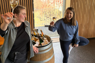 Sip & Strech – die Schampus-Yogastunde | © Luisa Albrecht