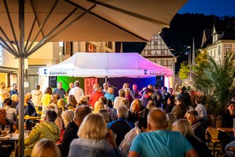 Eine Band spielt vor Zuhörern | © Touristikgemeinschaft Hohenlohe e. V. | Dirk König