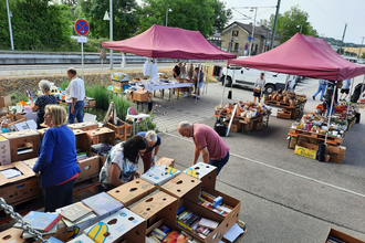 Bild vom letzten Flohmarkt mit den Ständen