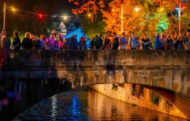 Besucher beim Sommernachtsfest | © © Stadt Schwäbisch Hall - Michael Kühneisen