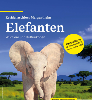 Ein Plakat zur Elefantenausstellung im Residenzschloss Mergentheim. Ein junger Elefant steht auf einer Wiese, blauer Himmel im Hintergrund. | © Staatliche Schlösser und Gärten Baden-Württemberg