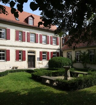 Blick auf das Weygang-Museum mit Garten | © Touristikgemeinschaft Hohenlohe e.V. | Weygang-Museum, Öhringen