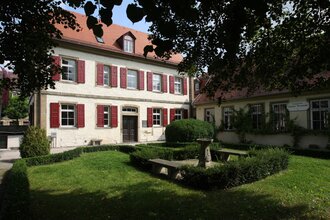 Blick auf das Weygang-Museum mit Garten | © Touristikgemeinschaft Hohenlohe e.V. | Weygang-Museum, Öhringen