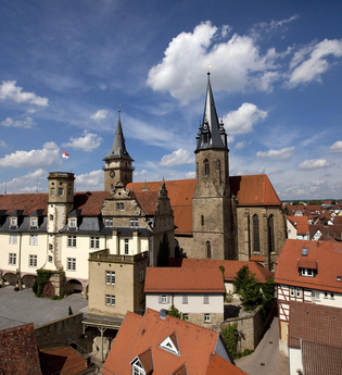 Das Schloss und die Stiftskirche bilden ein Ensemble | © Touristikgemeinschaft Hohenlohe e. V. | Achim Mende