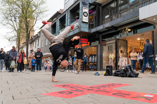 Breakdancer tanzt in der Fußgängerzone | © Heilbronn Marketing GmbH