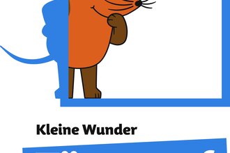 Bild zeigt die Maus aus der Sendung mit der Maus, sie schaut interessiert, vor ihr ein Quadrat