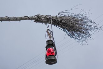 Besenwirtschaft Weingut Winkler | Brackenheim | Uff'm Scheuraboda | Besen mit Laterne | © Neckar-Zaber-Tourismus e.V.