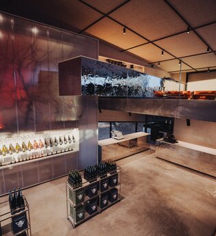 Vinothek der Vinosphäre Schropp - modernes Einkaufserlebnis | Erlenbach