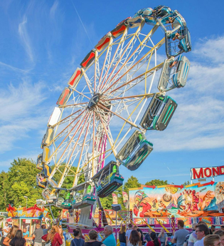 Riesenrad-ähnliches Fahrgeschäft | © Jens Hackmann