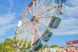 Riesenrad-ähnliches Fahrgeschäft | © Jens Hackmann
