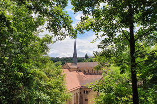Vom Mittelalter ins 20. Jahrhundert – Kloster Maulbronn und Oldtimermuseum | © Stadt Maulbronn
