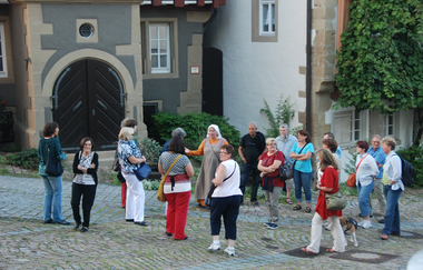 Antonia bei der Führung in der Langgasse | © Stadt Bad Wimpfen