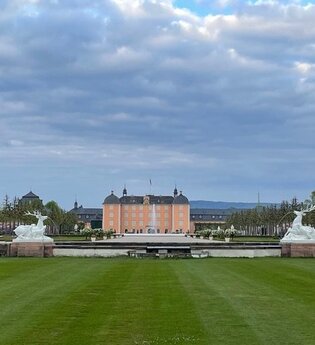 Von der kurfürstlichen Sommerresidenz zu den Spuren den Römerstadt