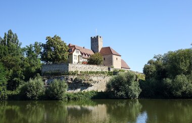 Neckar mit Rathausinsel und Rathausburg | © Neckar-Zaber-Tourismus e.V.